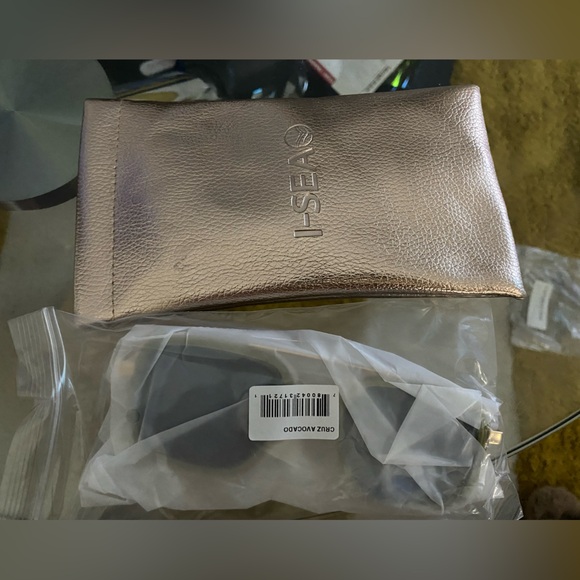 NWT - cute sunglasses! - Picture 4 of 5